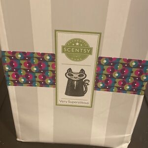 NIB Scentsy Very Superstitious Warmer